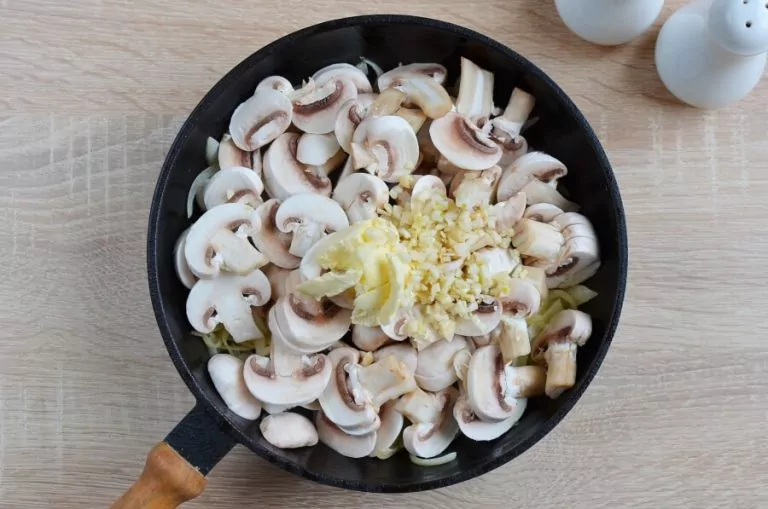 Step 3 - Mushroom Stroganoff