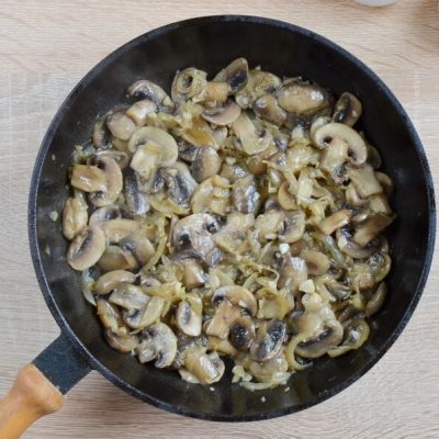 Mushroom Stroganoff recipe - step 3