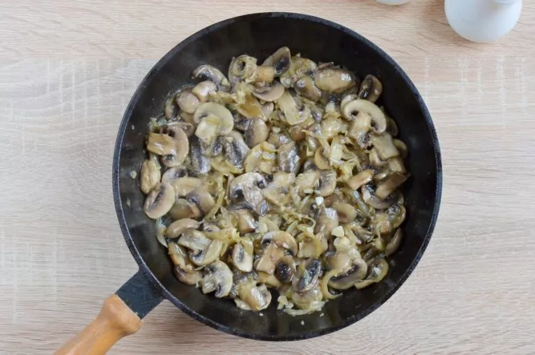 Step 3 - Mushroom Stroganoff