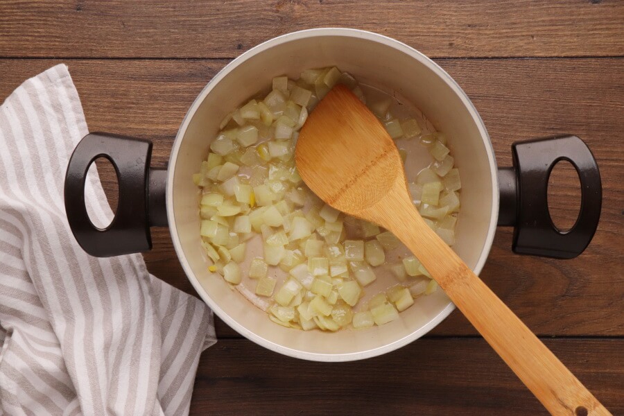 One Pot Turmeric Cauliflower Soup recipe - step 1
