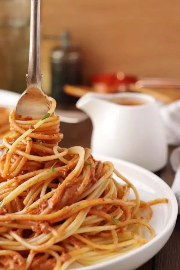 5 Minute Vegan Sun-Dried Tomato Alfredo
