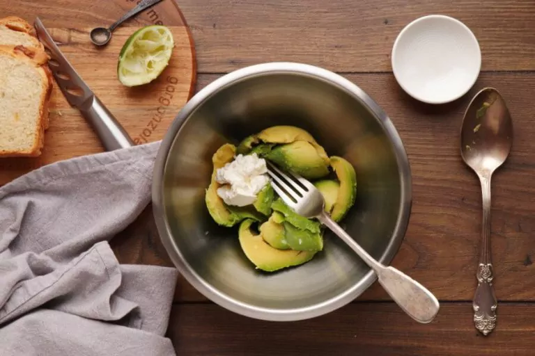 Avocado Toast with Persimmon and Pomegranate recipe - step 1