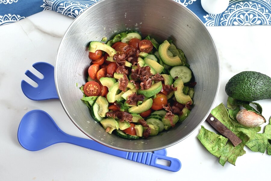 Bacon, Lettuce, Tomato and Avocado Salad recipe - step 2