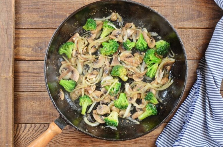 Step 4 - Chicken Broccoli and Mushroom Stir Fry