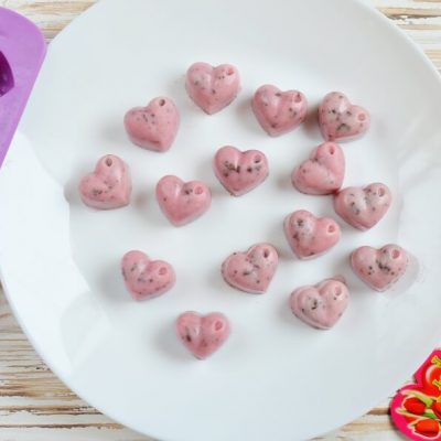 Chocolate-Covered Strawberry Frozen Greek Yogurt Bites Recipe - Cook.me ...