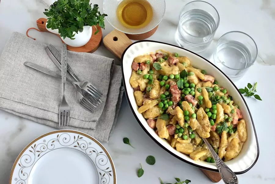 Creamy Baked Gnocchi with Ham and Peas