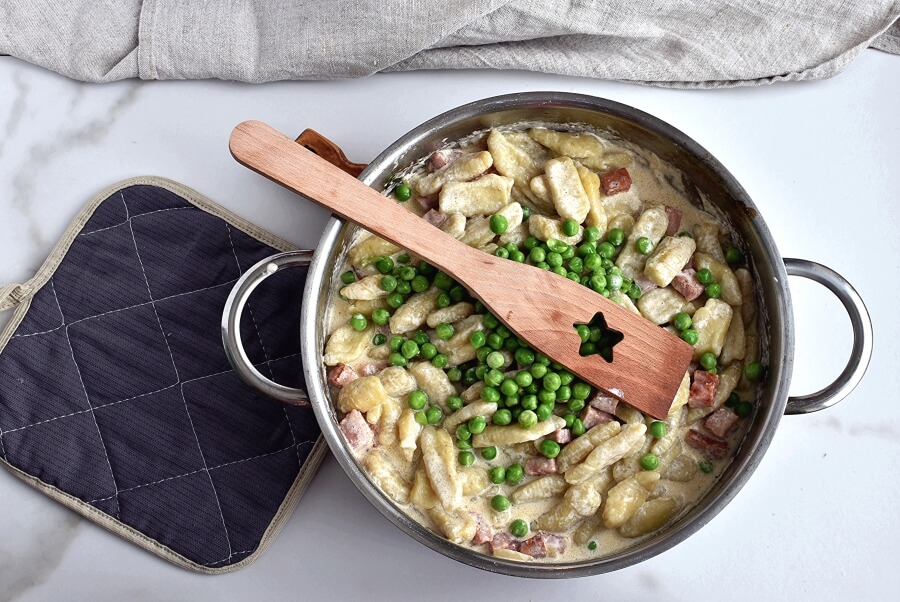 Creamy Baked Gnocchi with Ham and Peas recipe - step 6
