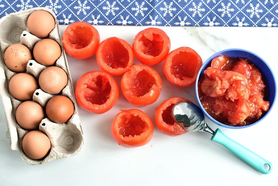 Low Carb Eggs Baked in Tomatoes recipe - step 2