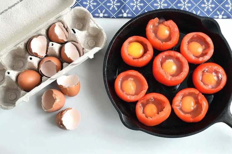 Step 3 - Low Carb Eggs Baked in Tomatoes