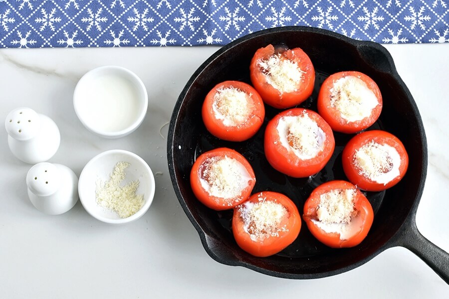 Low Carb Eggs Baked in Tomatoes recipe - step 4