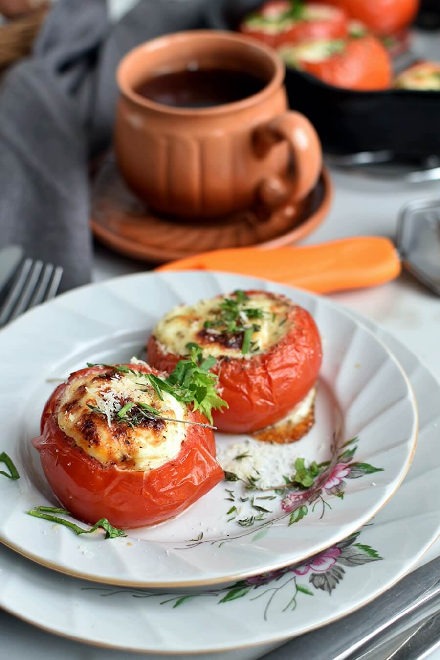 Low Carb Eggs Baked in Tomatoes Recipe - Cook.me Recipes