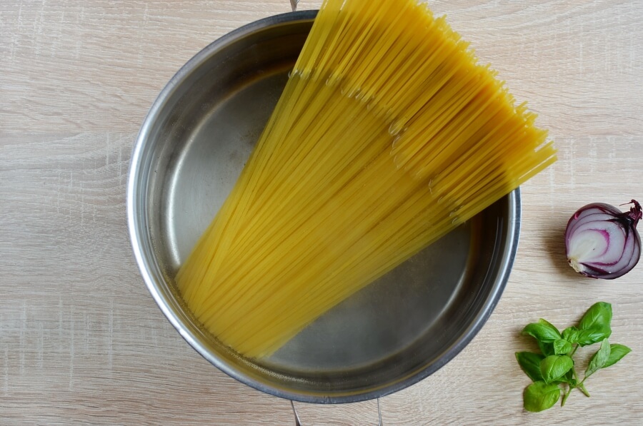 Gazpacho Sauce Spaghetti recipe - step 1