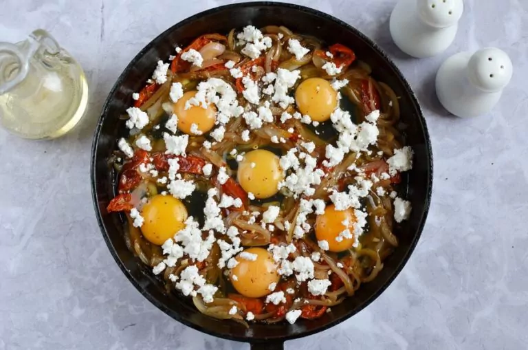 Step 5 - Mediterranean Eggs
