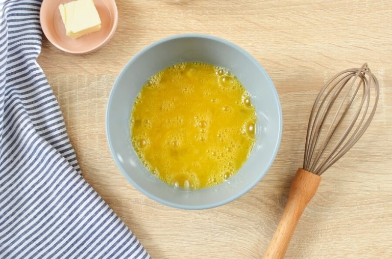Step 1 - Scrambled Eggs With Queso Fresco