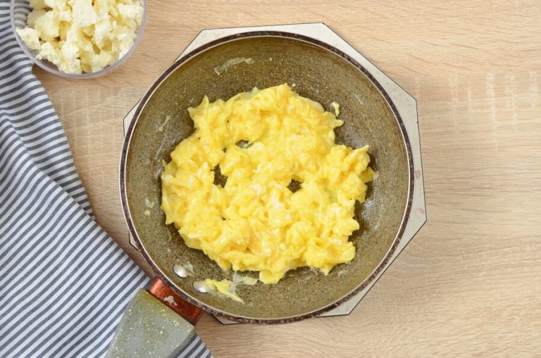 Step 3 - Scrambled Eggs With Queso Fresco