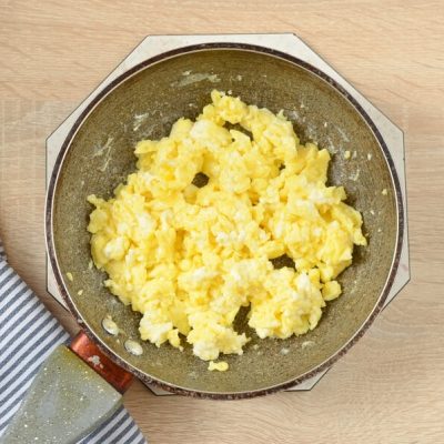 Scrambled Eggs With Queso Fresco recipe - step 4