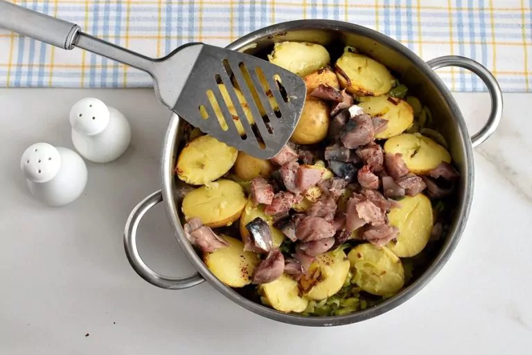 Step 4 - Smoked Mackerel & Leek Hash with Horseradish