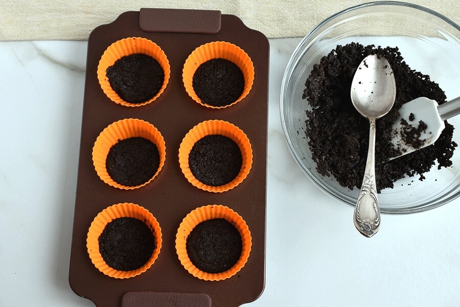Triple Chocolate Mini Cheesecakes recipe - step 4