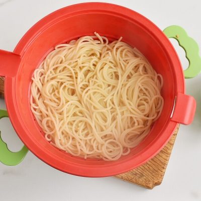 Harissa Spaghetti recipe - step 1