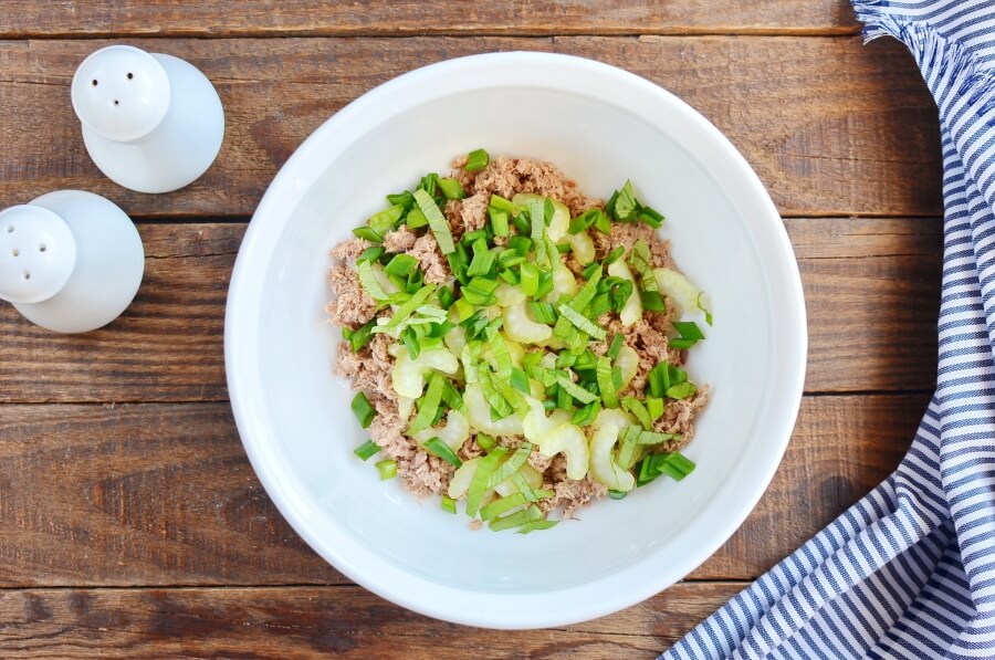 Healthy Mediterranean Tuna Salad recipe - step 2
