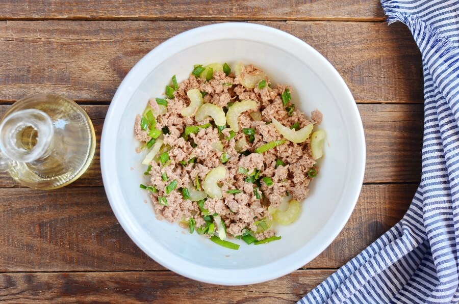 Healthy Mediterranean Tuna Salad recipe - step 3