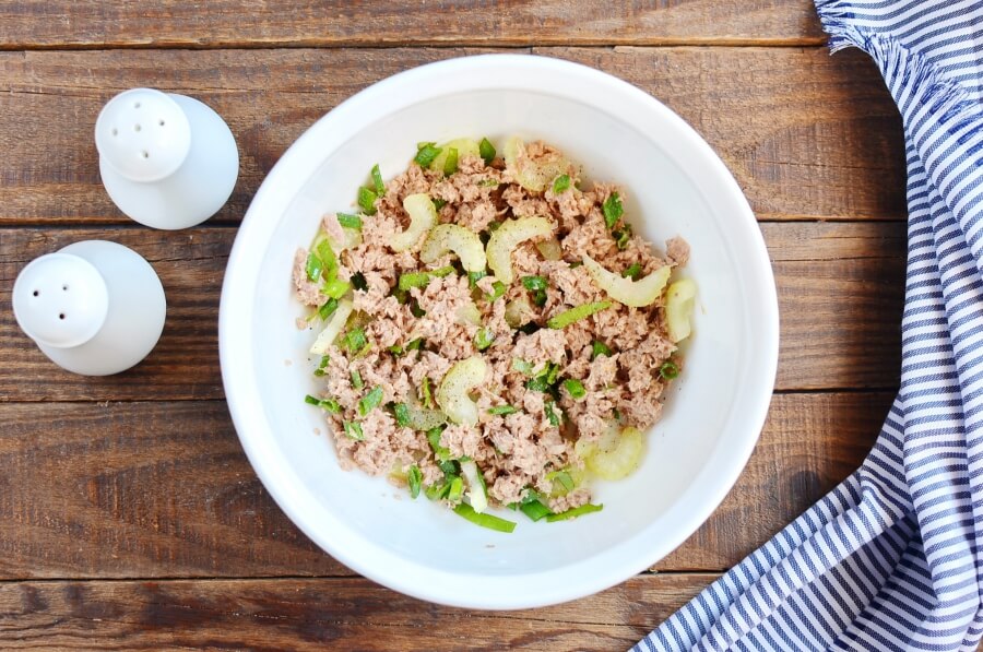 Healthy Mediterranean Tuna Salad recipe - step 4