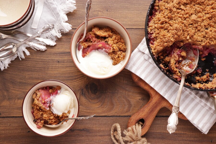 How to serve Skillet Baked Pear and Apple Crisp