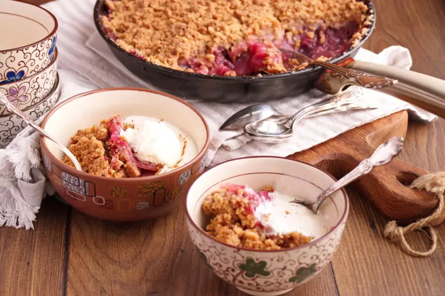 Skillet Baked Pear and Apple Crisp