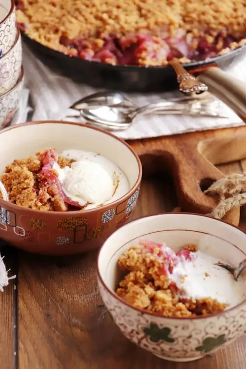 Skillet Baked Pear and Apple Crisp