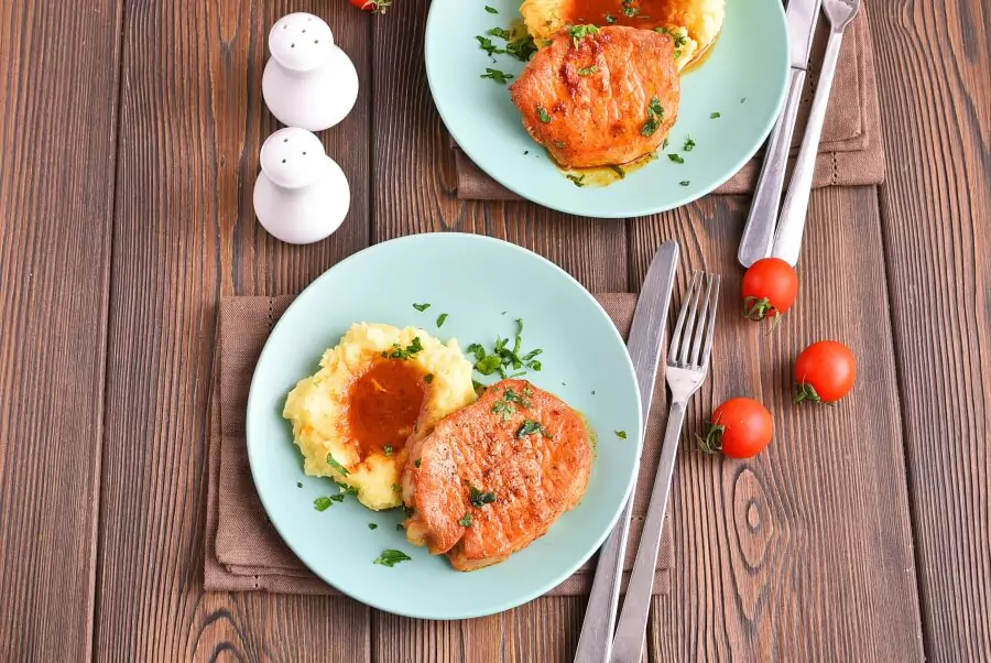 The Best Juicy Skillet Pork Chops