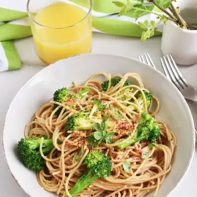 Whole Wheat Spaghetti with Broccoli Recipe-Homemade Whole Wheat Spaghetti with Broccoli-Eazy Whole Wheat Spaghetti with Broccoli