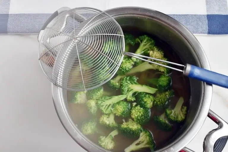 Step 2 - Whole Wheat Spaghetti with Broccoli, Chilli and Lemon