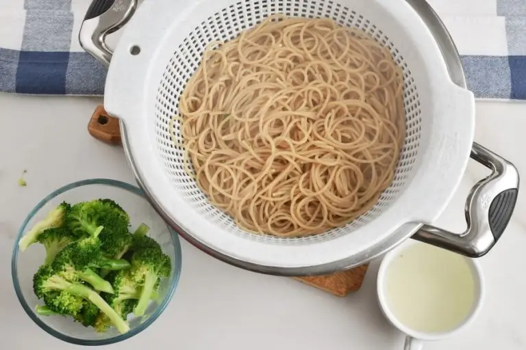 Step 2 - Whole Wheat Spaghetti with Broccoli, Chilli and Lemon