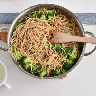 Whole Wheat Spaghetti with Broccoli, Chilli and Lemon Recipe - Cook.me ...