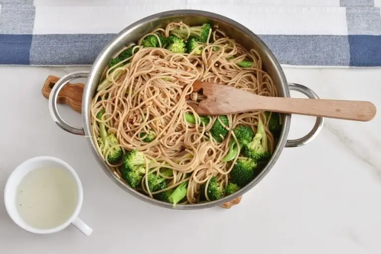 Step 6 - Whole Wheat Spaghetti with Broccoli, Chilli and Lemon