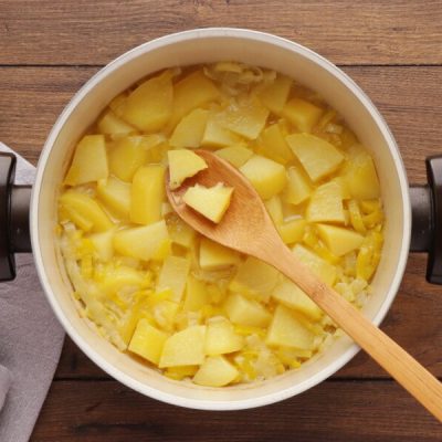 Winter Potato and Leek Soup recipe - step 2