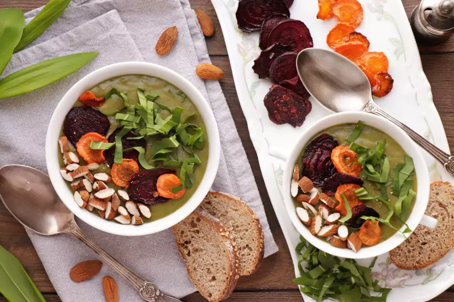Creamy Wild Garlic Soup with Veggie Chips