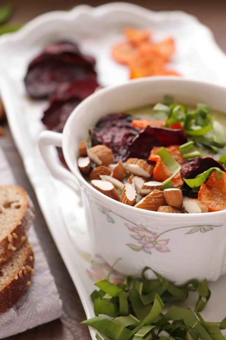 Creamy Wild Garlic Soup with Veggie Chips
