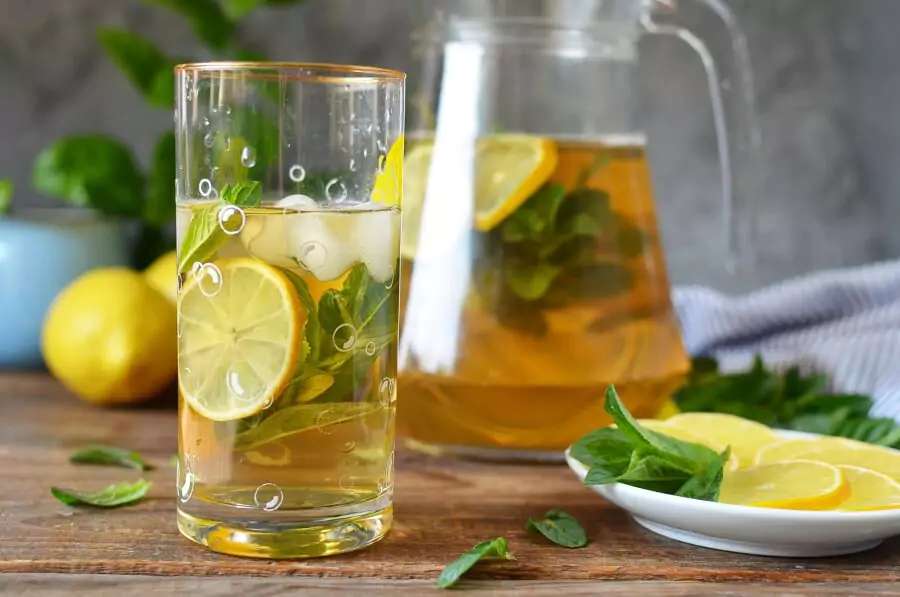Freshly Brewed Ice Tea with Fresh Mint