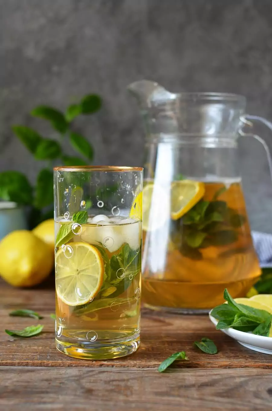 Freshly Brewed Ice Tea with Fresh Mint