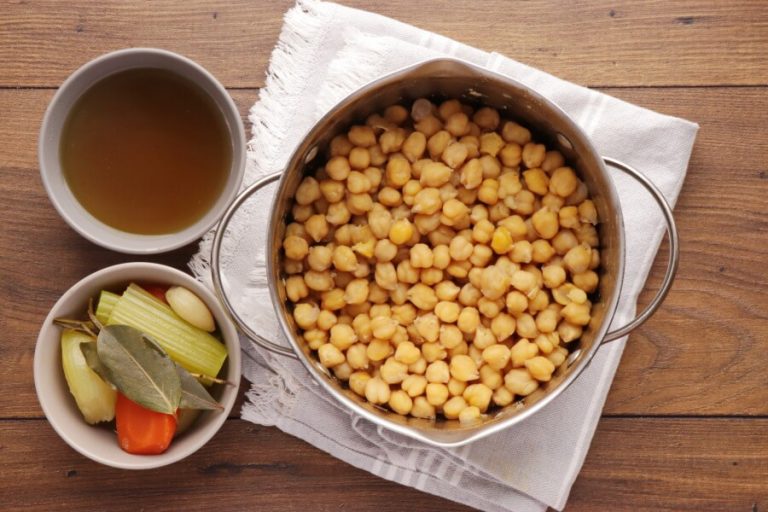 Step 4 - Hummus Masabacha