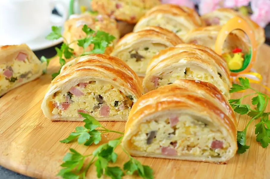 Simple Scrambled Eggs and Puff Pastry Bundles Recipe - Gitta's Kitchen