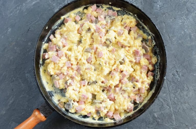 Step 4 - Scrambled Eggs in Puff Pastry