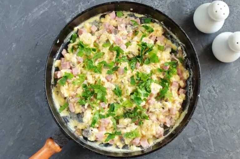 Scrambled Eggs in Puff Pastry recipe - step 5