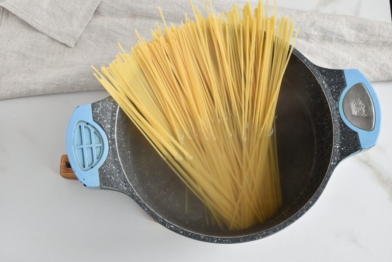 Step 1 - Spaghetti Con Broccoli