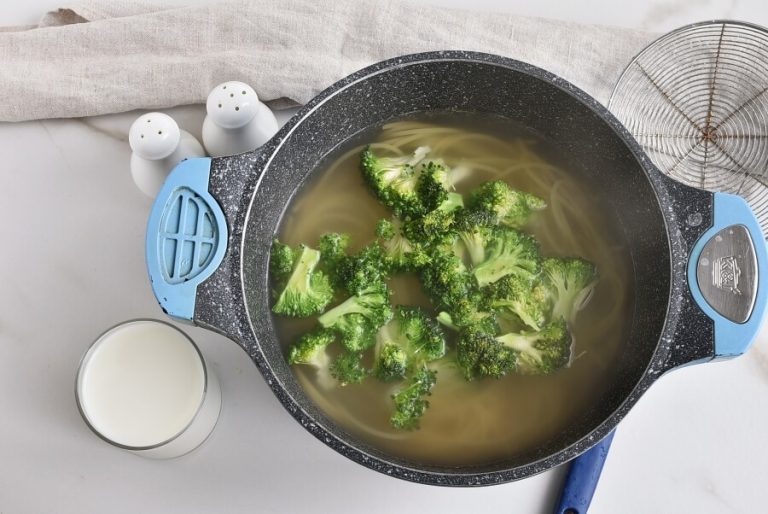 Step 2 - Spaghetti Con Broccoli