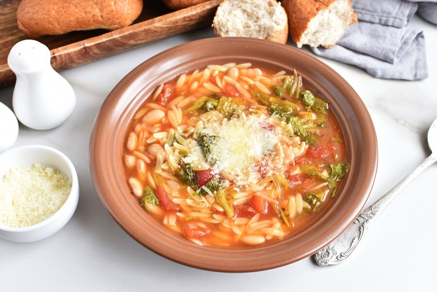 White Bean Soup with Escarole Recipes-Homemade White Bean Soup with Escarole-Delicious White Bean Soup with Escarole