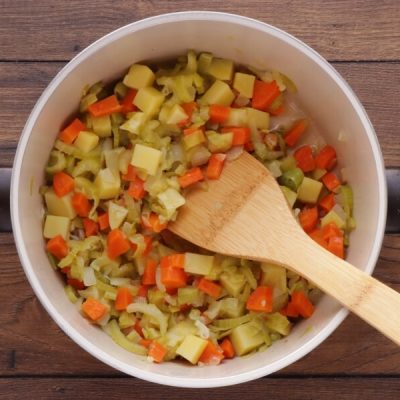 Wild Garlic & Nettle Soup recipe - step 2