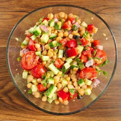 Greek Chickpea Salad recipe - step 2