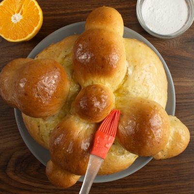How to serve Mexican Day of the Dead Bread (Pan de Muerto)
